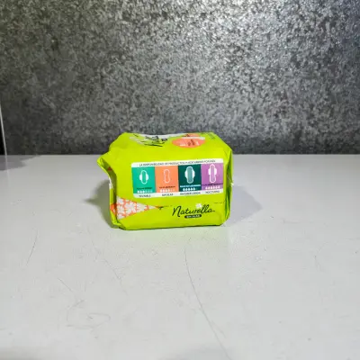 Toalla Naturella sin alas manzanilla - 8pzas