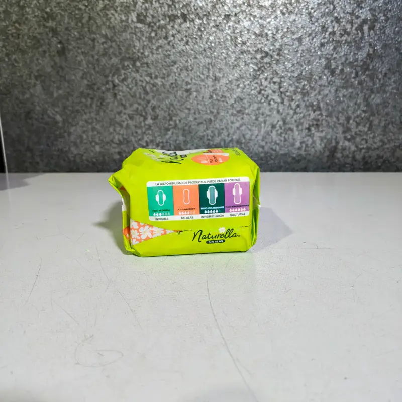 Toalla Naturella sin alas manzanilla - 8pzas