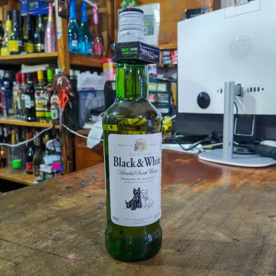 Whisky Black & White Original Blended Scotch - 700ml