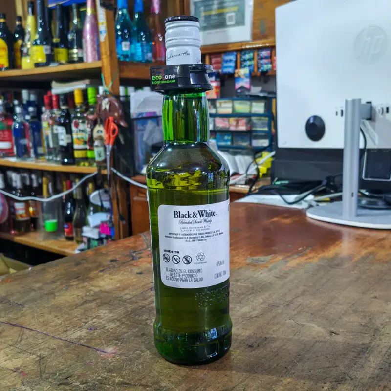 Whisky Black & White Original Blended Scotch - 700ml